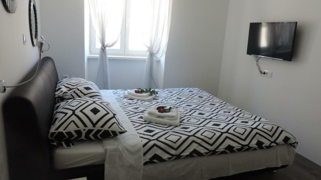 Apartment & Room Ivan 시베니크 외부 사진